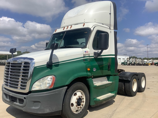 2016 Freightliner Cascadia 125 6x4 T/A Day Cab Truck Tractor