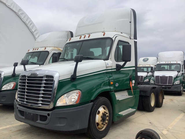 2016 Freightliner Cascadia 125 6x4 T/A Day Cab Truck Tractor