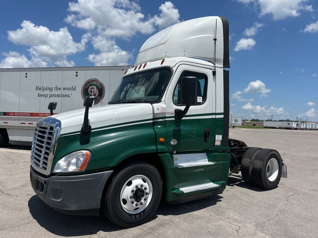 2017 Freightliner Cascadia 125 4x2 S/A Day Cab Truck Tractor
