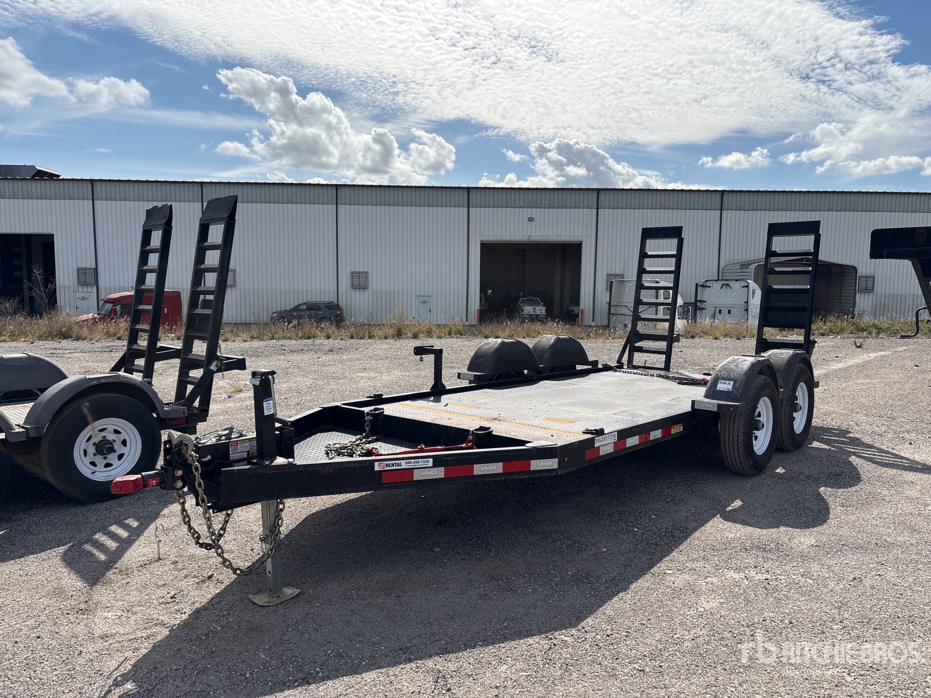 General Appearance with Bild, Ecke vorne links