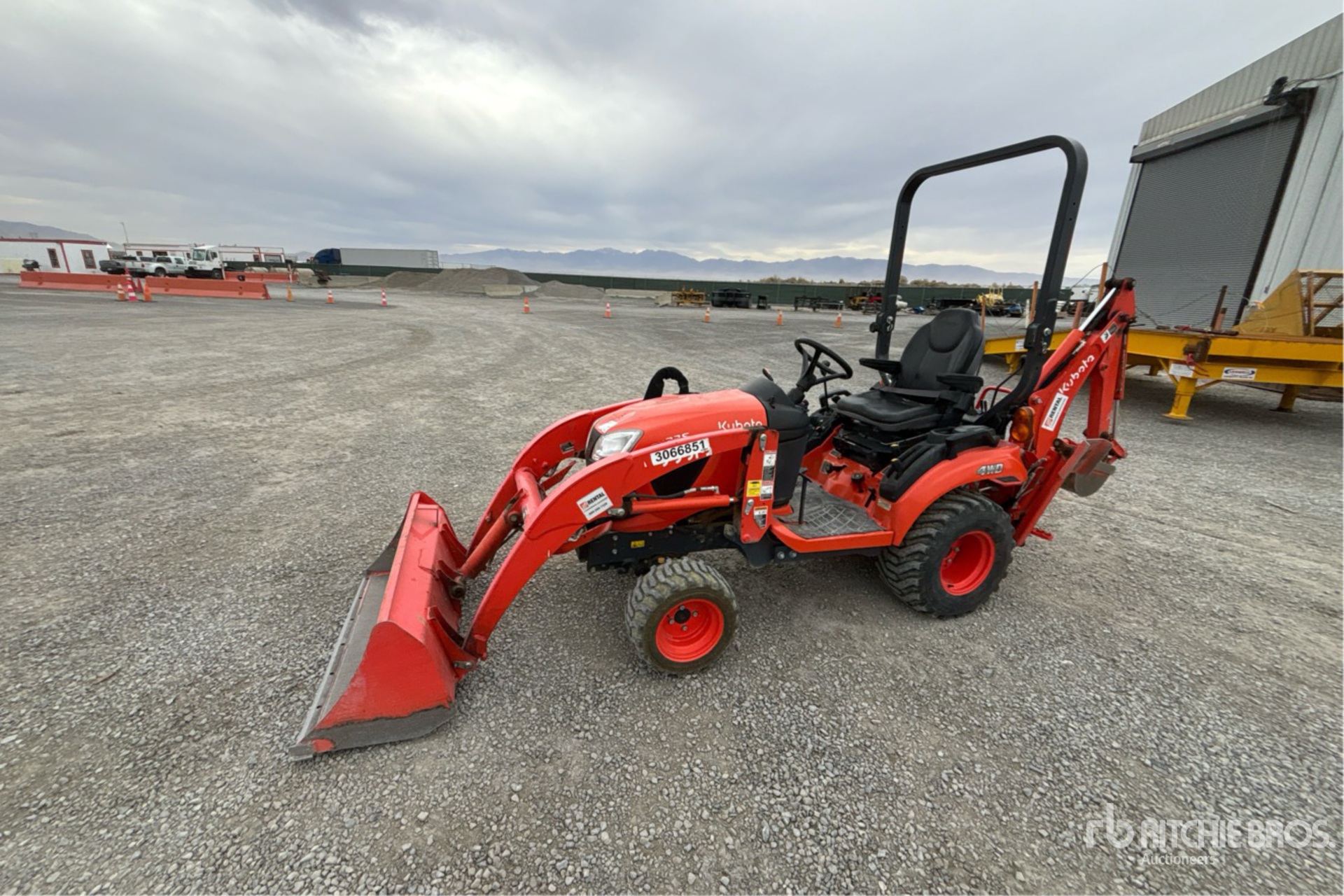 General Appearance with Foto, angolo anteriore sinistro