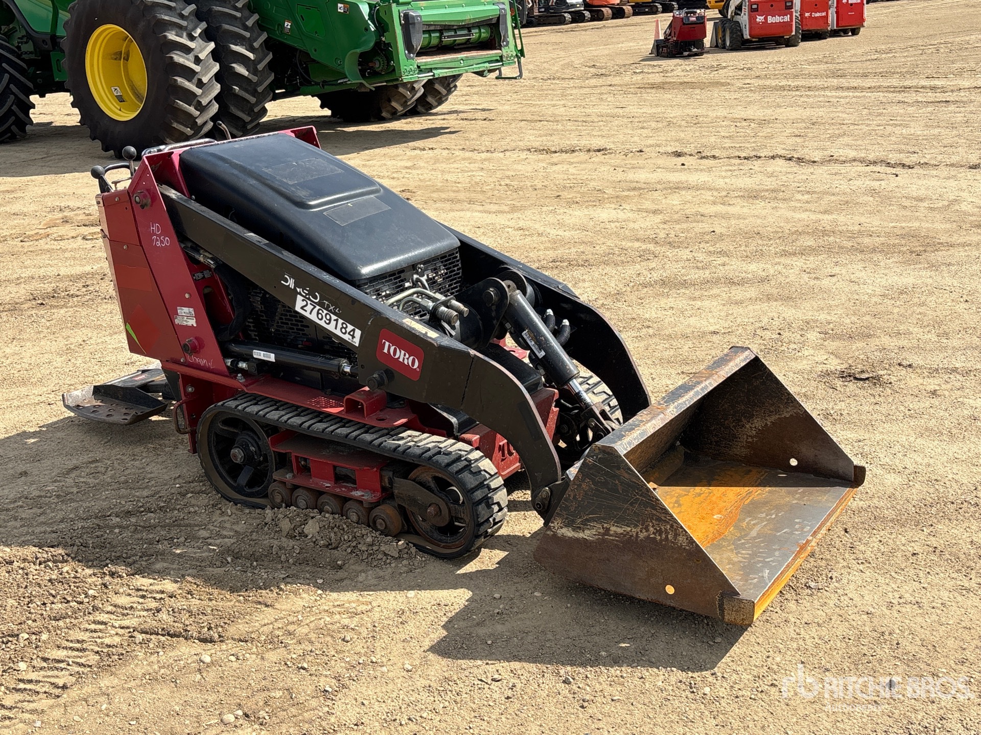 MINI CARGADOR SOBRE ORUGAS 2019 TORO DINGOTX427