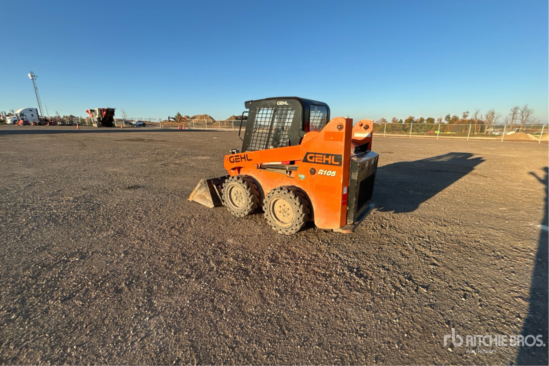 MINI CARGADOR SOBRE RUEDAS 2019 GEHL R105
