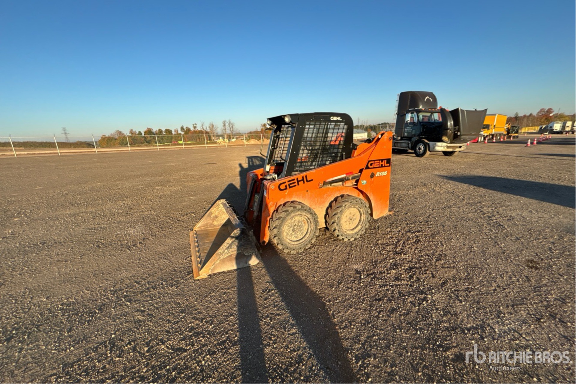 MINI CARGADOR SOBRE RUEDAS 2019 GEHL R105