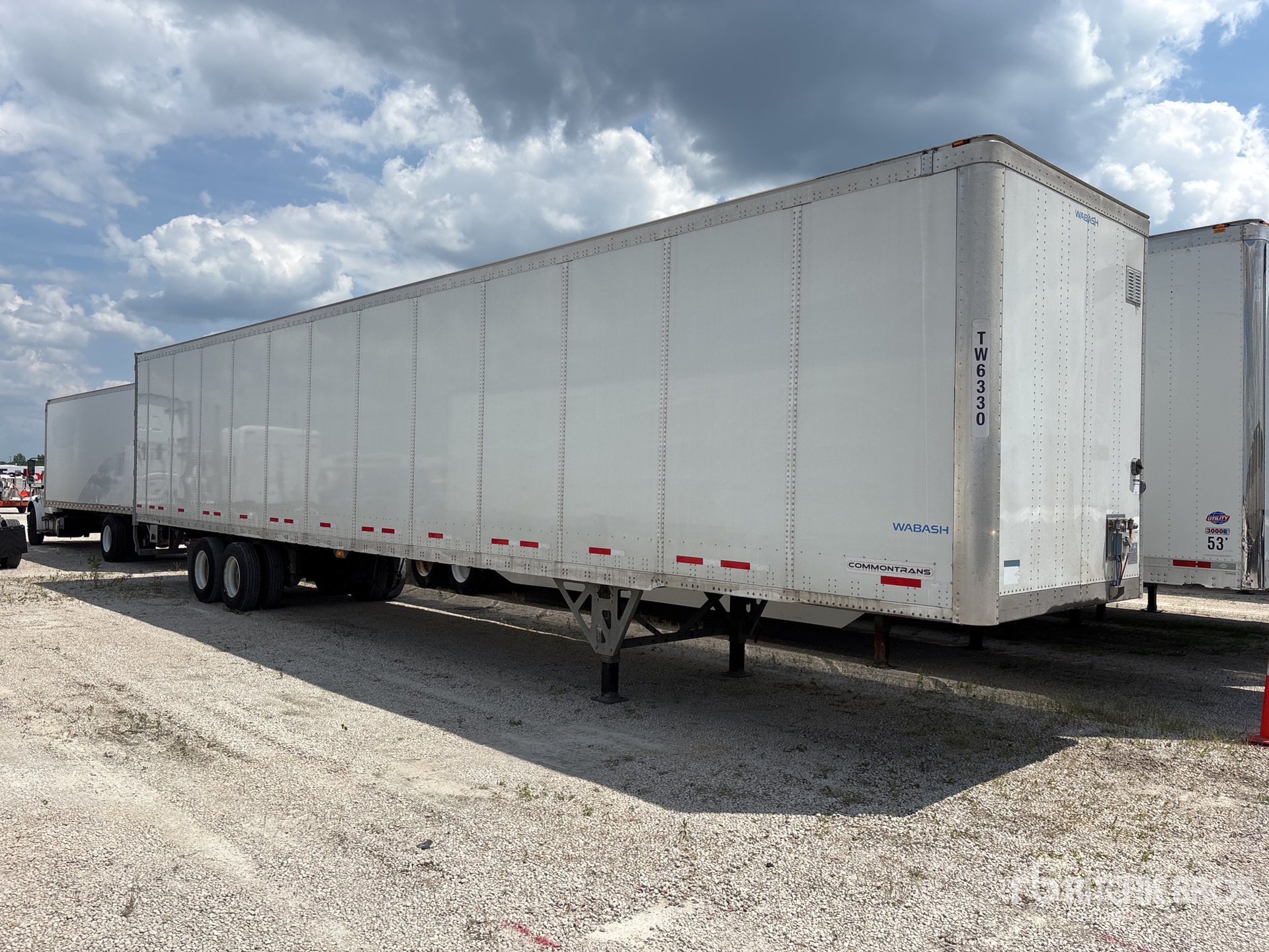 General Appearance with Bild, Ecke vorne rechts