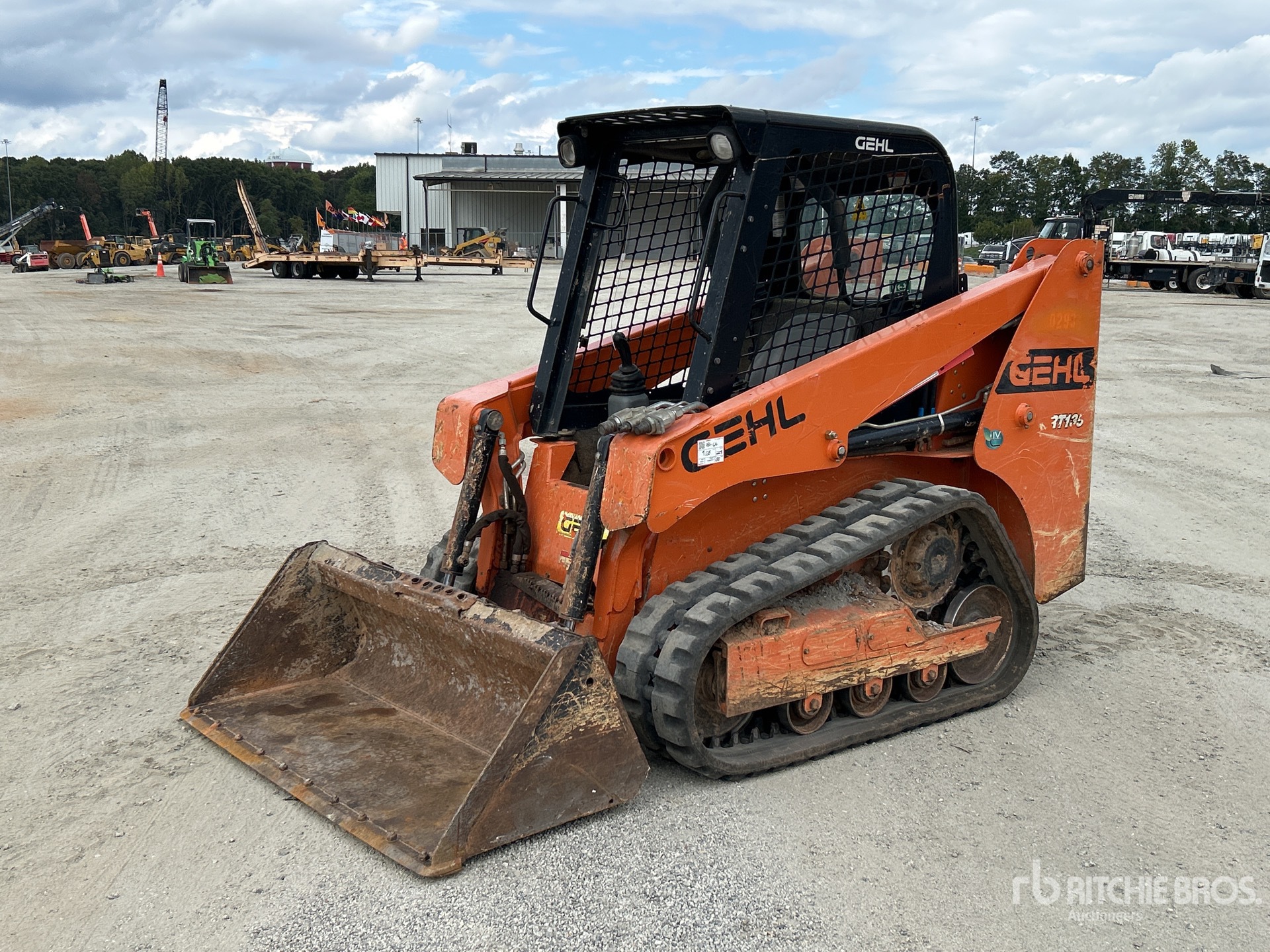 MINI CARGADOR SOBRE ORUGAS 2020 COMPAC RT135