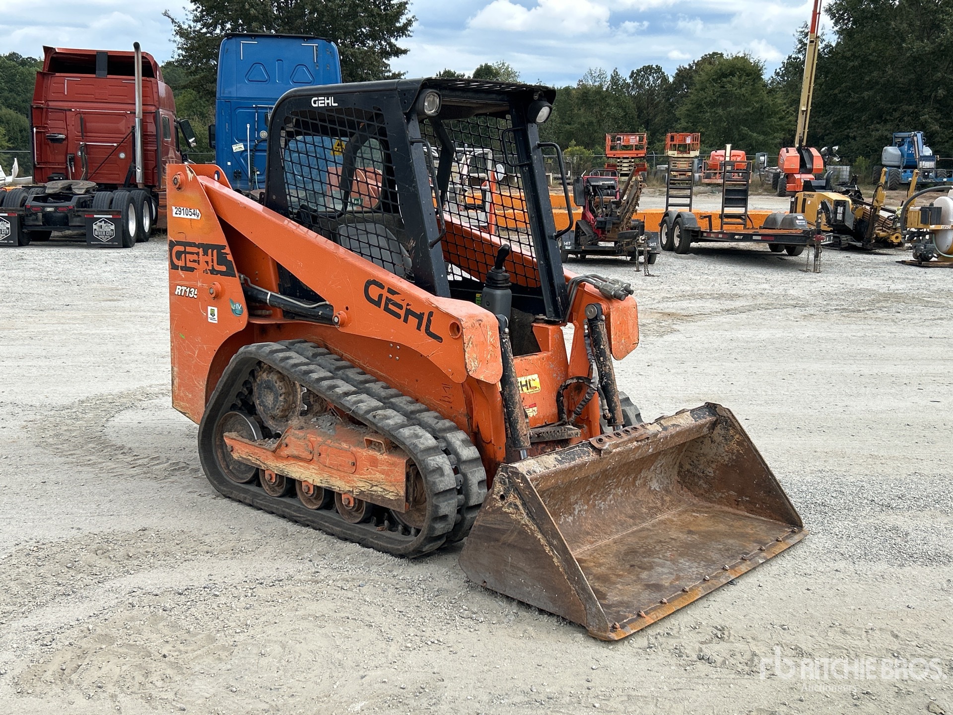 MINI CARGADOR SOBRE ORUGAS 2020 COMPAC RT135