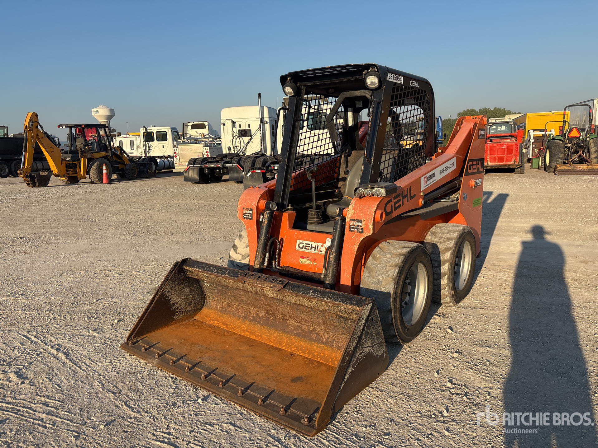 MINI CARGADOR SOBRE RUEDAS 2019 GEHL R150