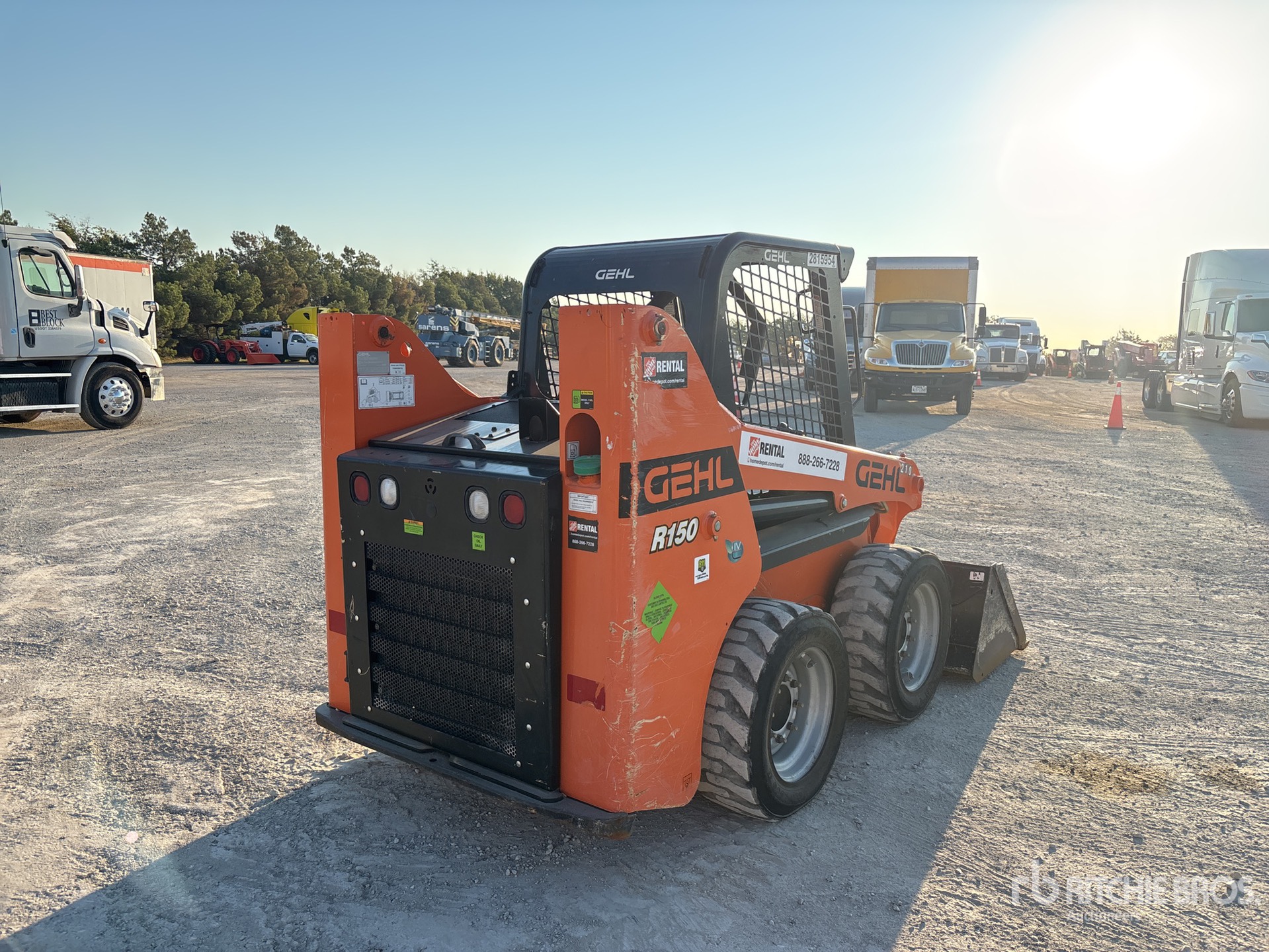MINI CARGADOR SOBRE RUEDAS 2019 GEHL R150