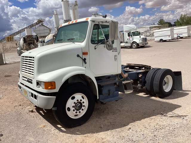 2001 International 8100 4x2 S/A Day Cab Truck Tractor
