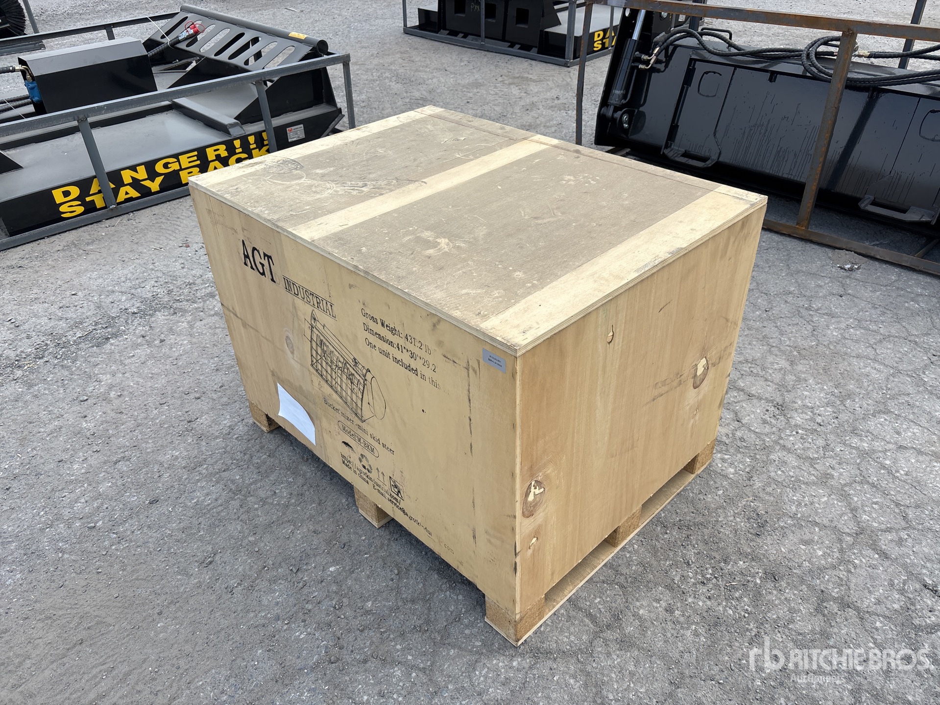 General Appearance with Picture, Right Rear Corner