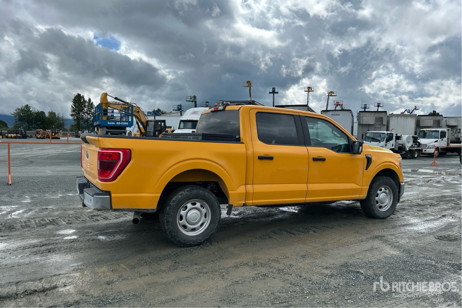 General Appearance with Picture, Right Rear Corner