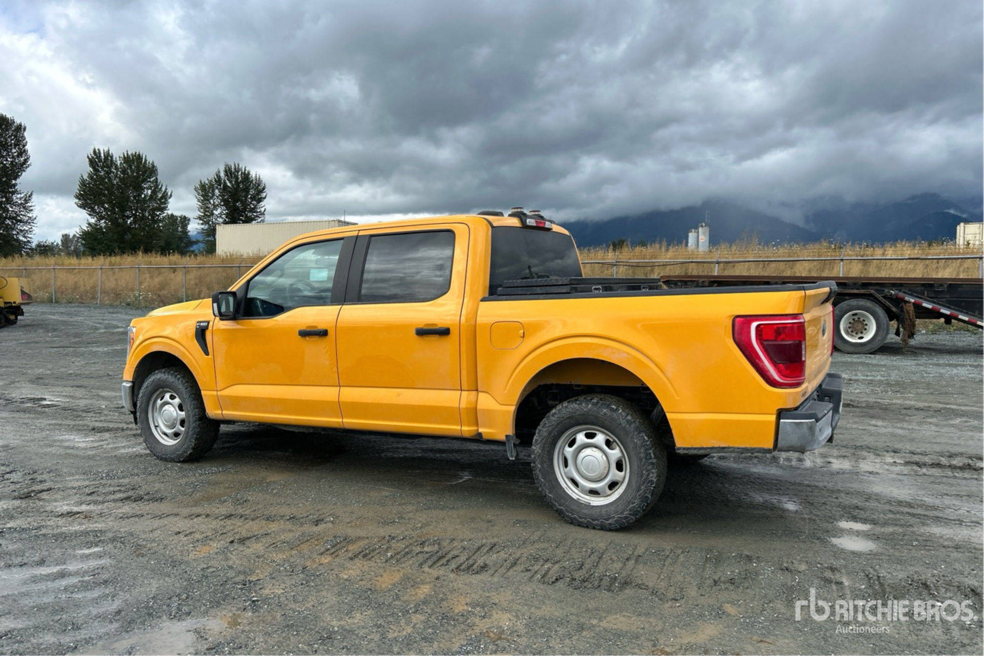 General Appearance with Picture, Left Rear Corner