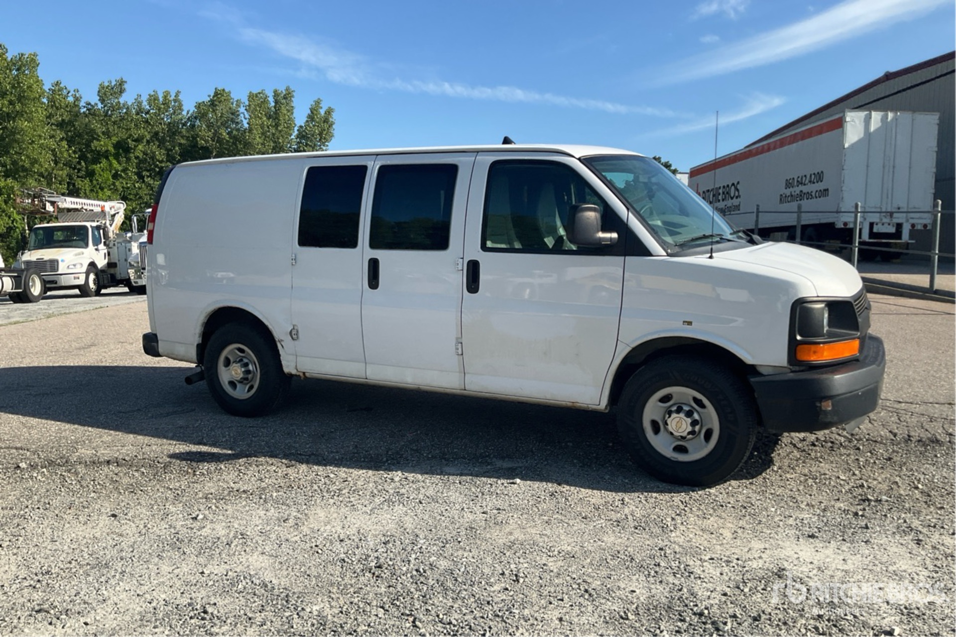 General Appearance with Picture, Right Front Corner