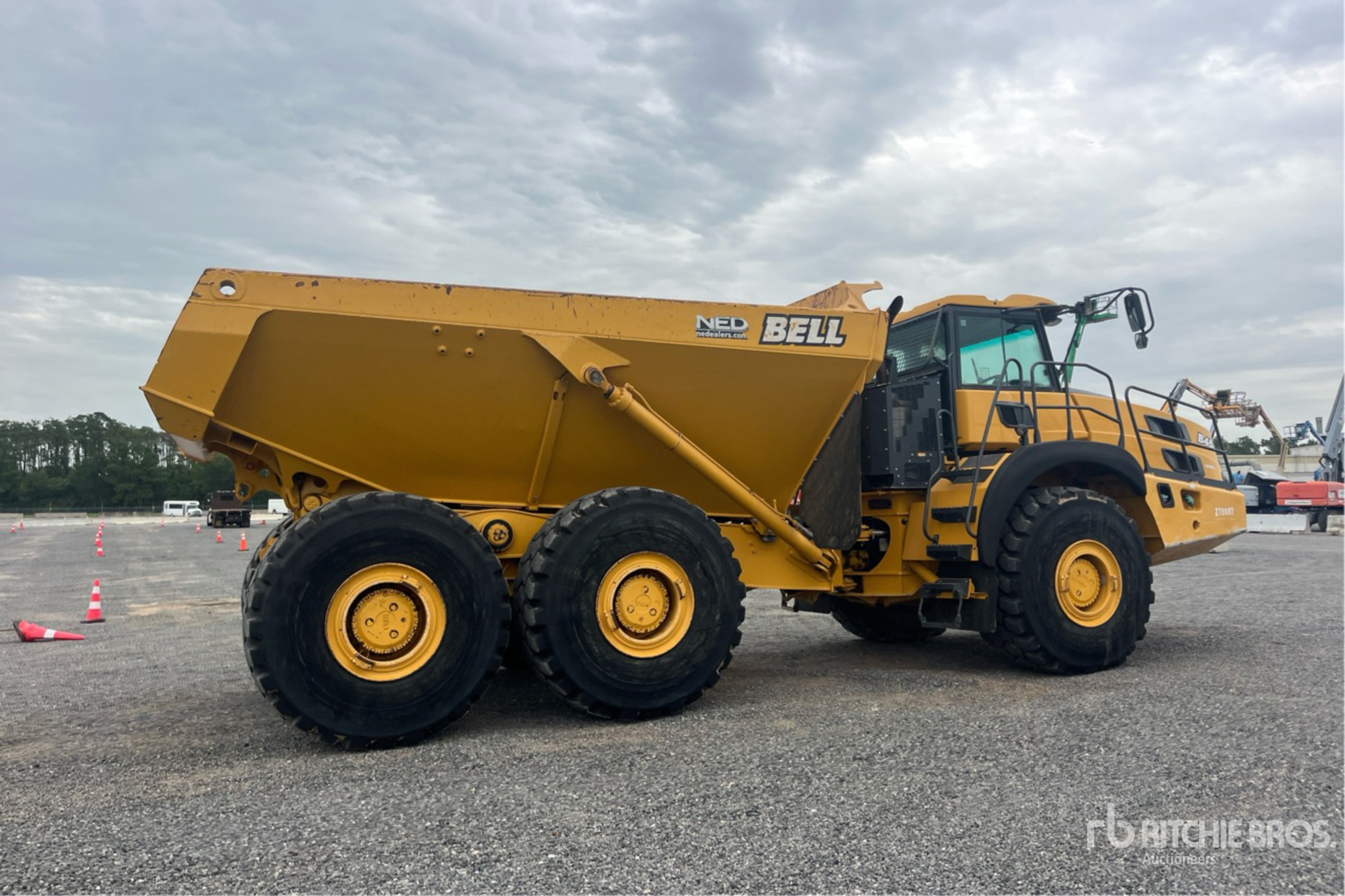 General Appearance with Picture, Right Rear Corner