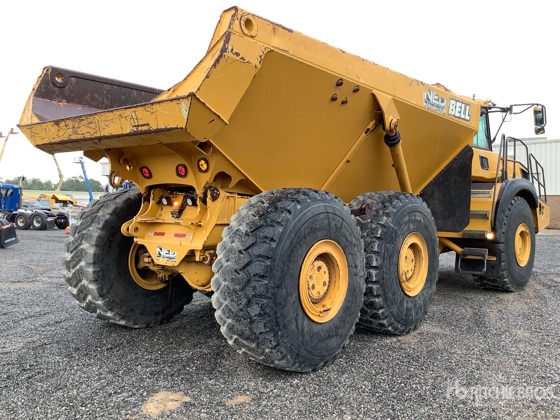 General Appearance with Picture, Right Rear Corner