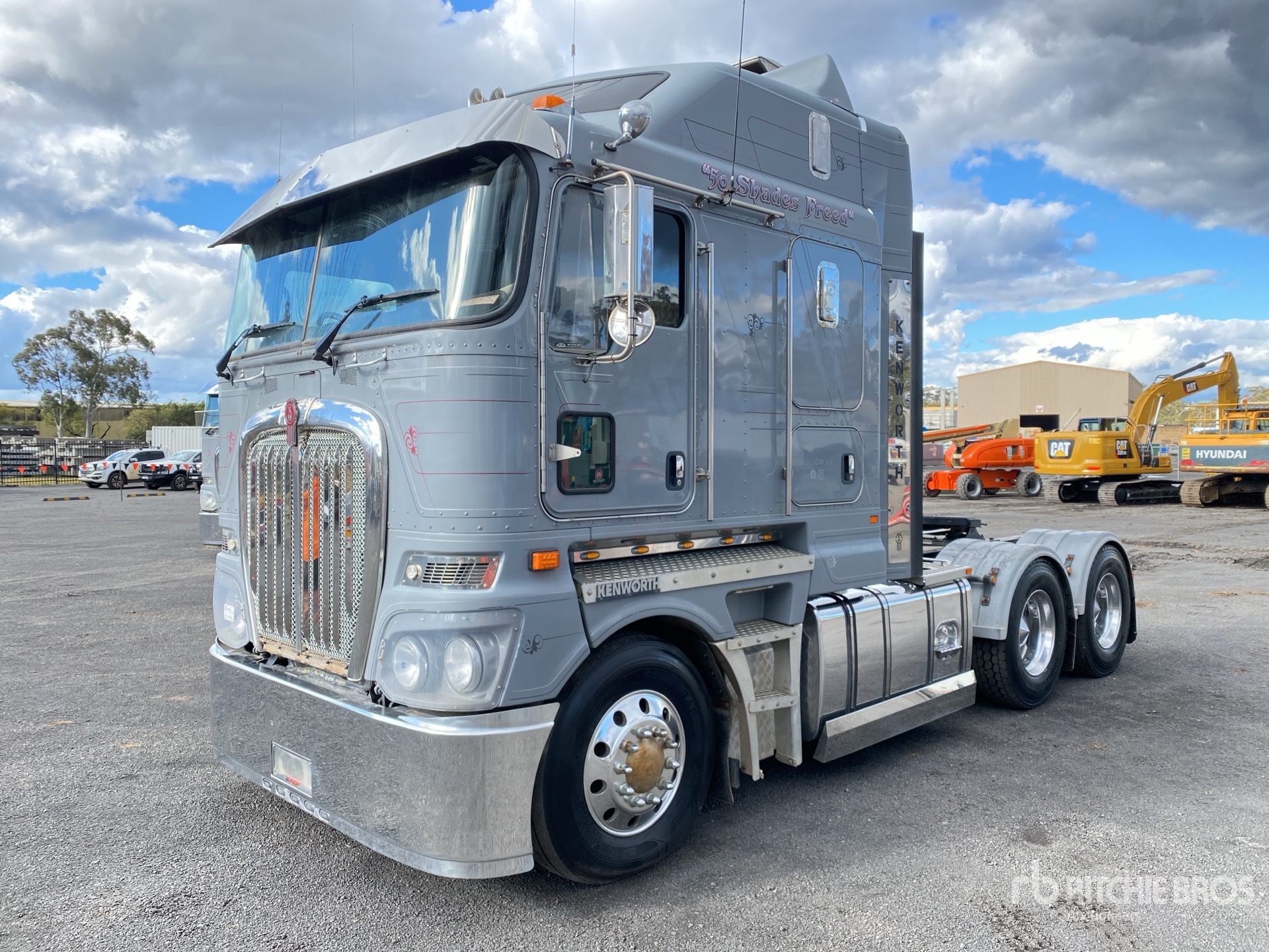General Appearance with Picture, Right Front Corner
