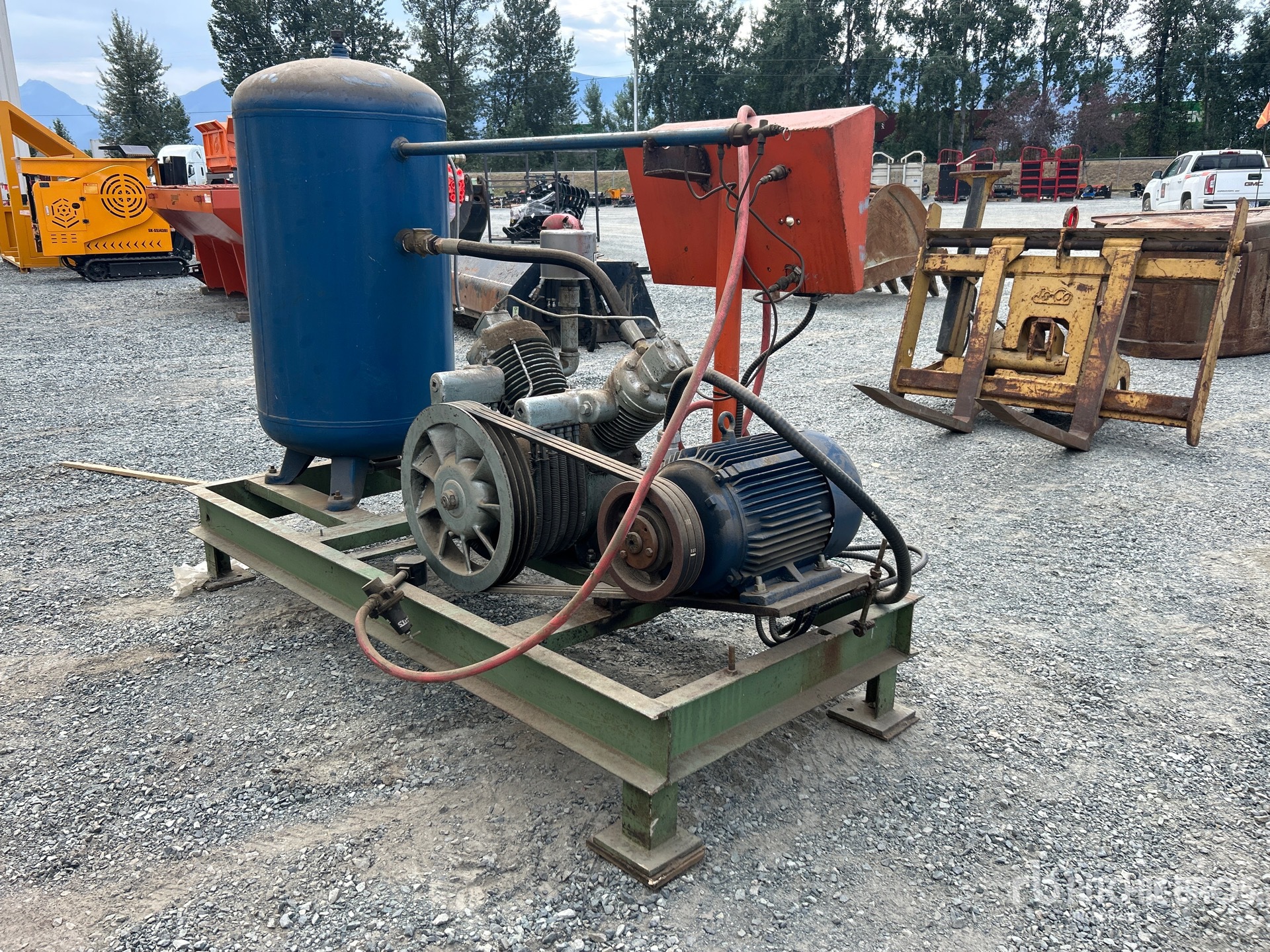 General Appearance with Picture, Right Front Corner