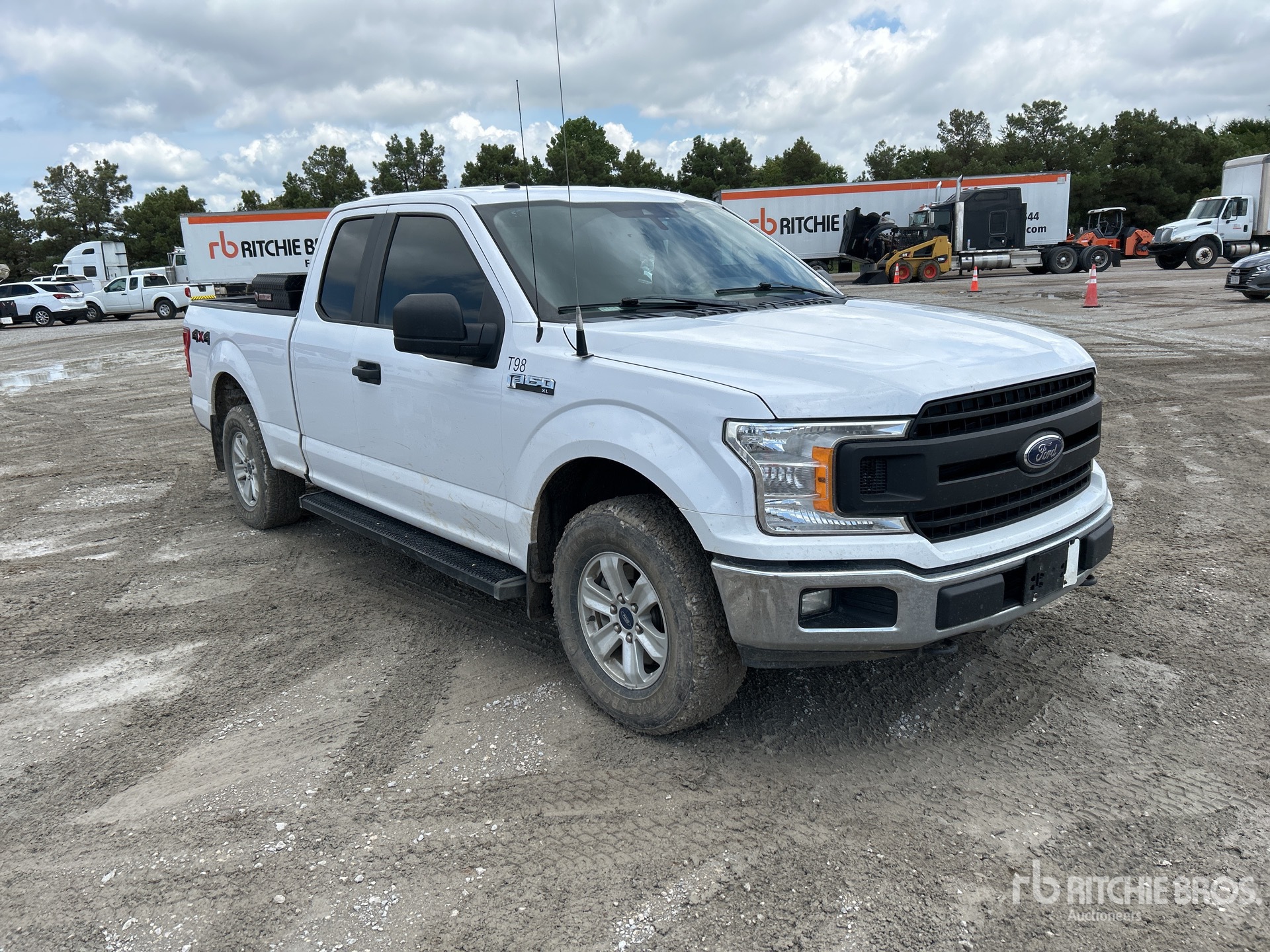 General Appearance with Picture, Right Front Corner