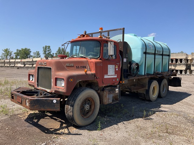 1984 Mack DM685S 3200 gal 6x4 Flatbed Water Truck