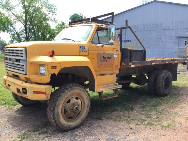 1991 Ford F-700 4x4 Flatbed Truck