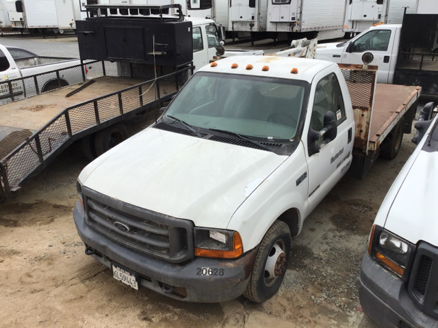 2000 Ford F-350 Flatbed Truck w/Crane