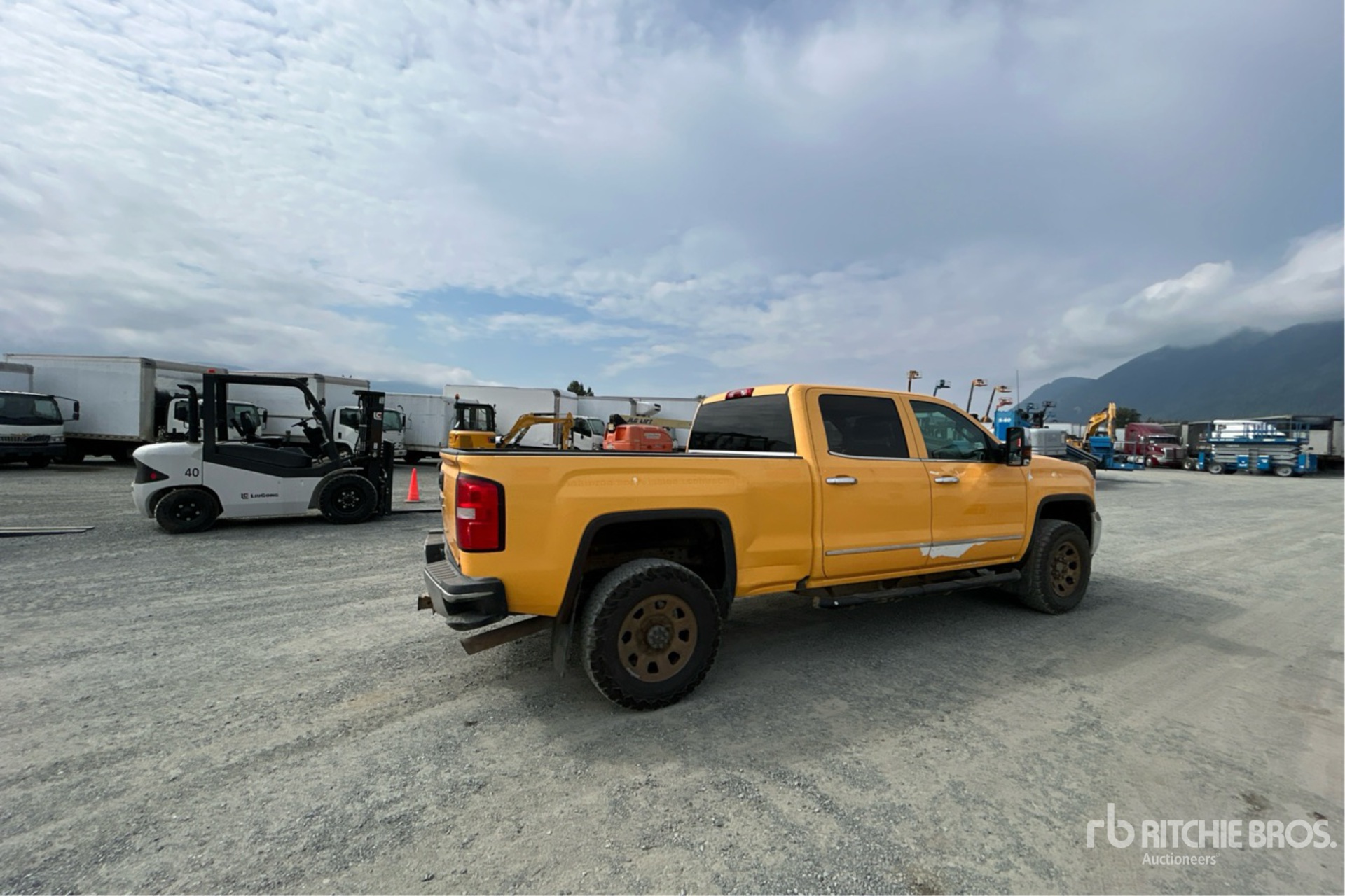 General Appearance with Picture, Right Rear Corner