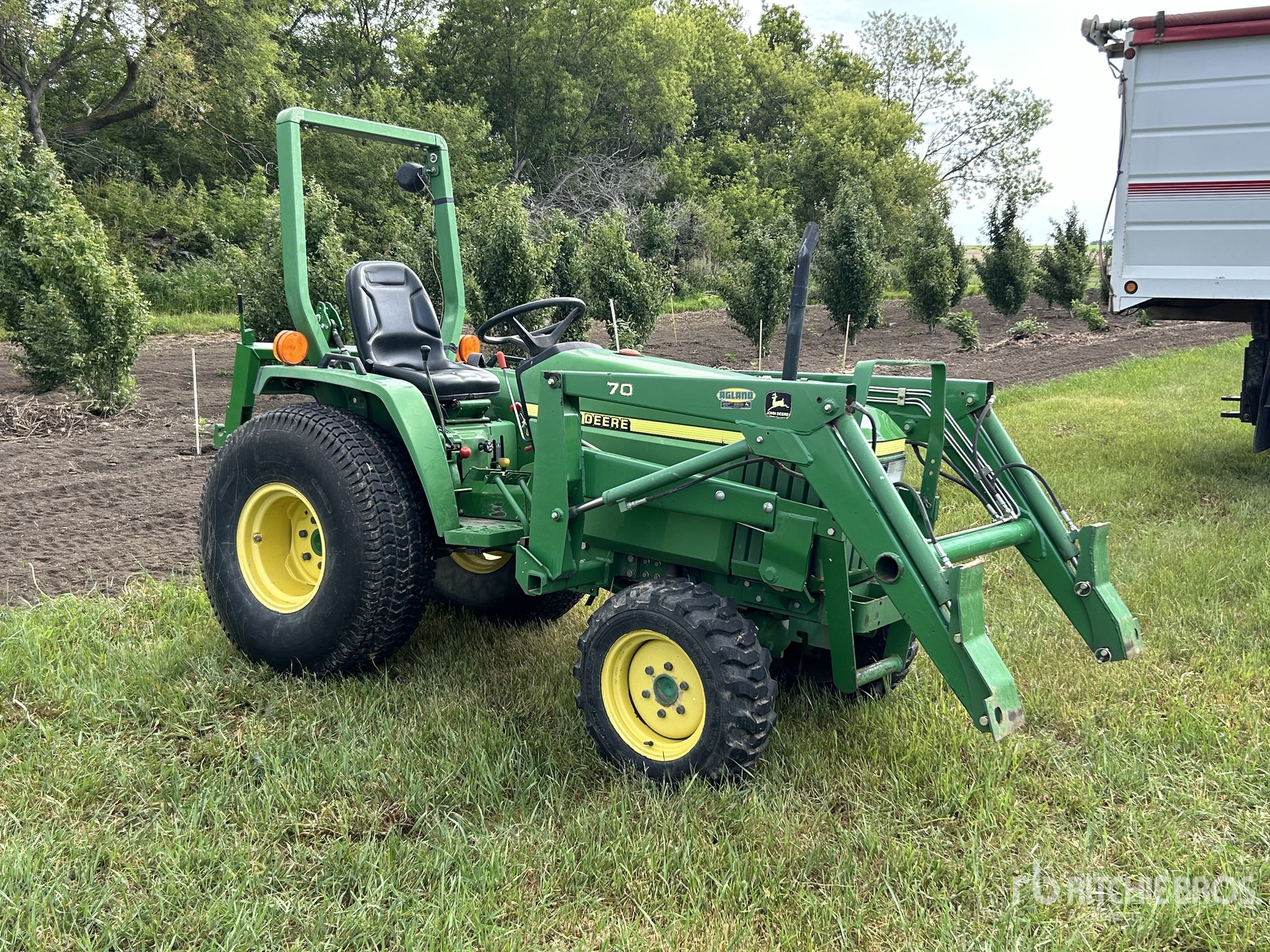 General Appearance with Picture, Right Front Corner