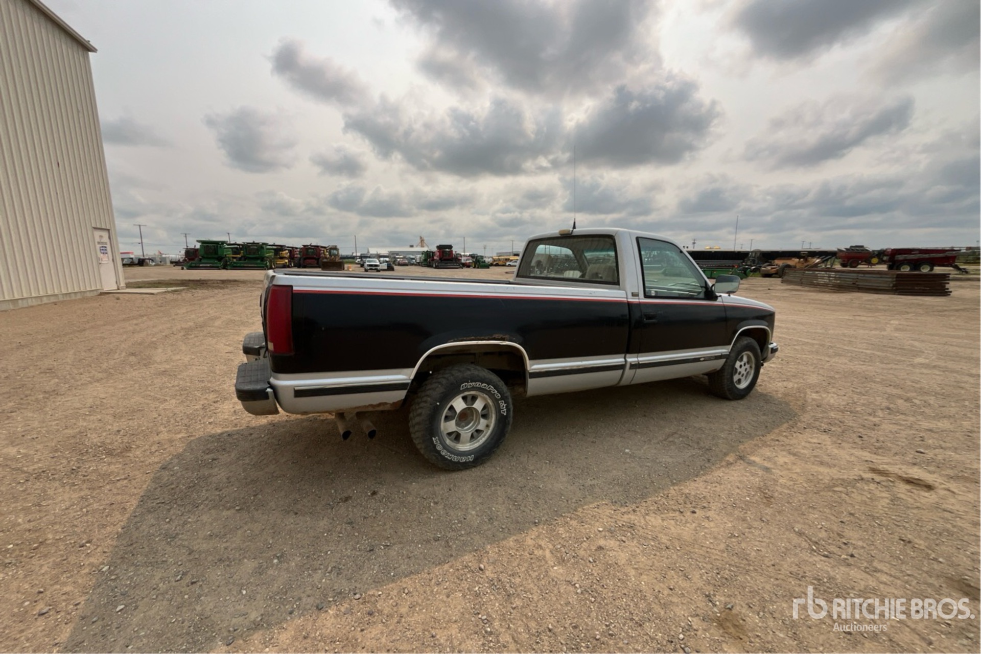 General Appearance with Picture, Right Rear Corner