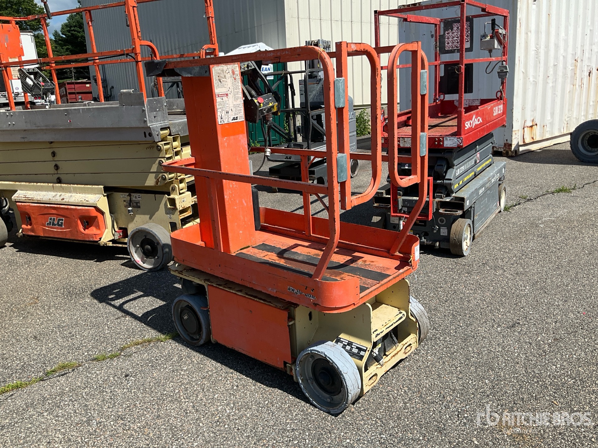 General Appearance with Picture, Left Rear Corner