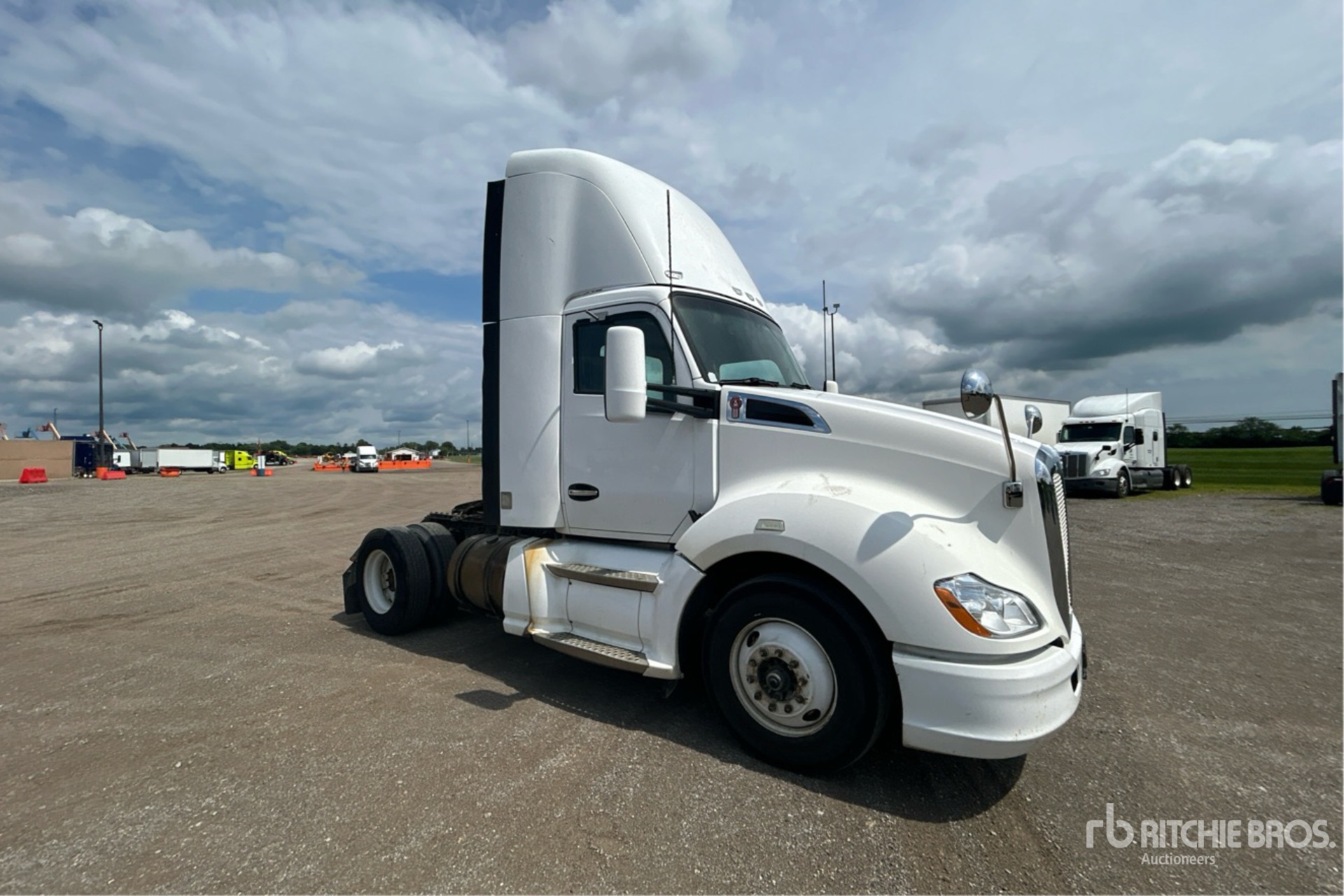 General Appearance with Picture, Right Front Corner