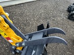 v2 Chassis - Excavator with 