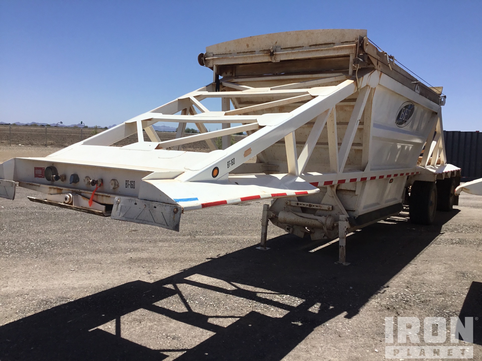 General Appearance with Foto, angolo anteriore sinistro