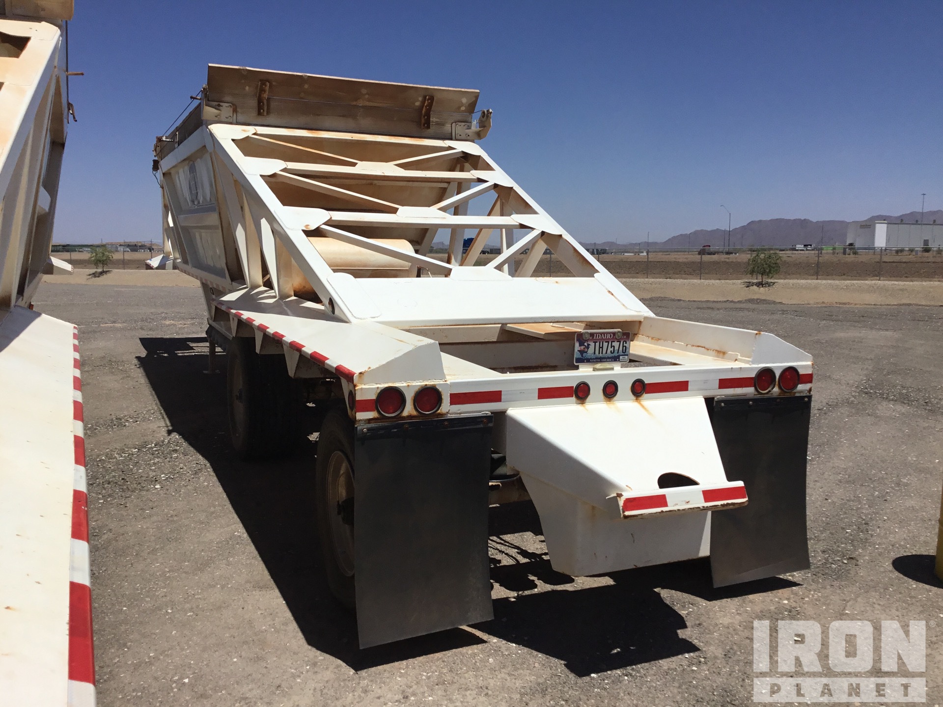 General Appearance with Foto, angolo posteriore sinistro