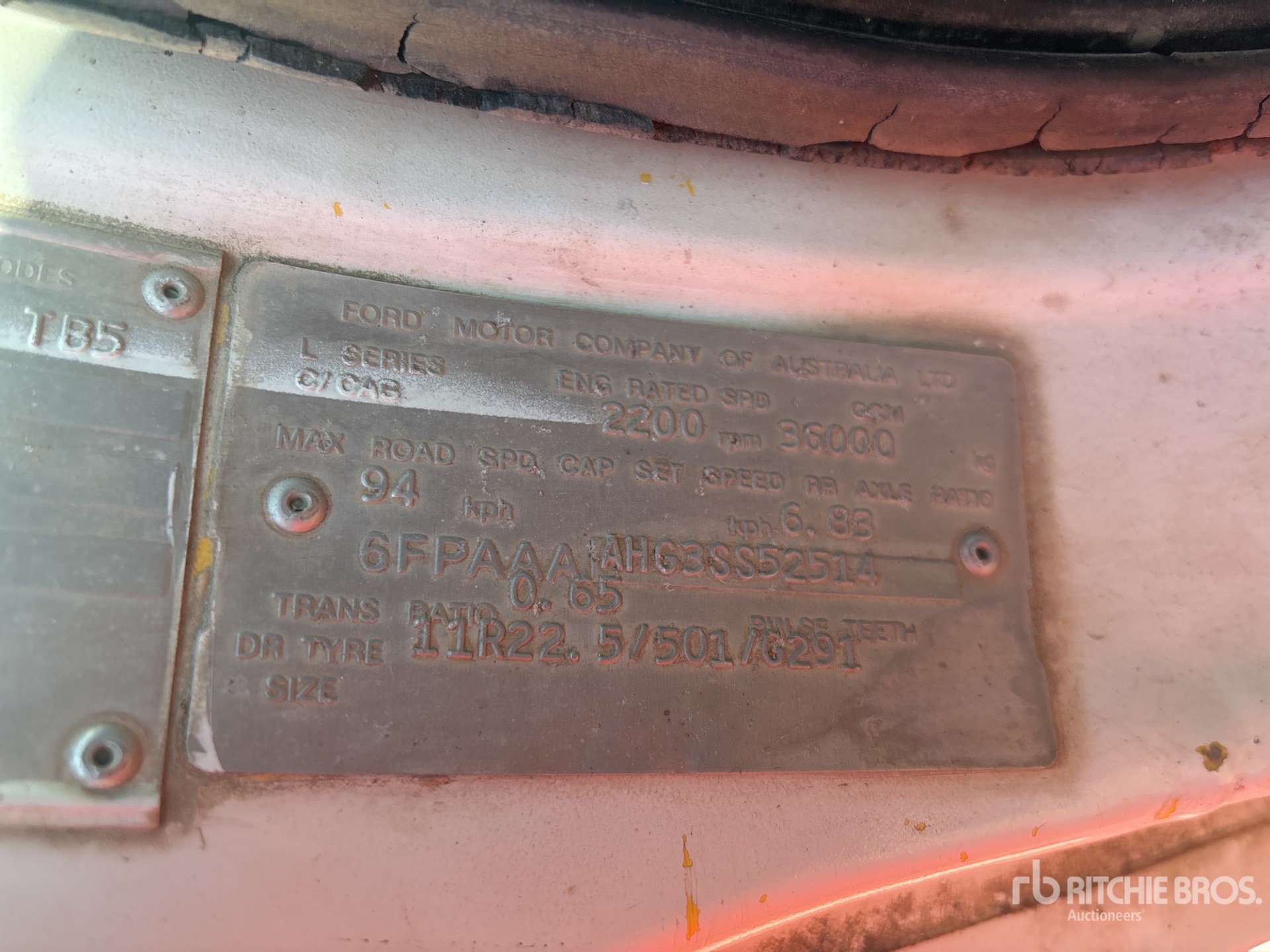 General Appearance with Numéro de série/Numéro d'identification du véhicule automobile