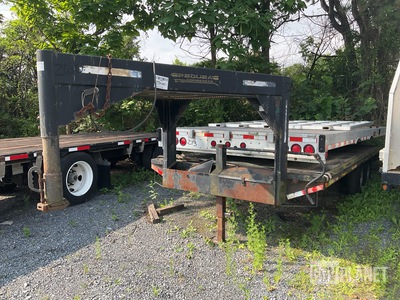 Pequea G-10 T/A Gooseneck Trailer w/Aluminum Bed