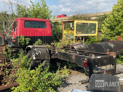 1990 International 4900 Cab and Chassis