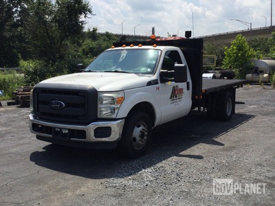 2015 Ford F-350 Super Duty XL Flatbed Truck