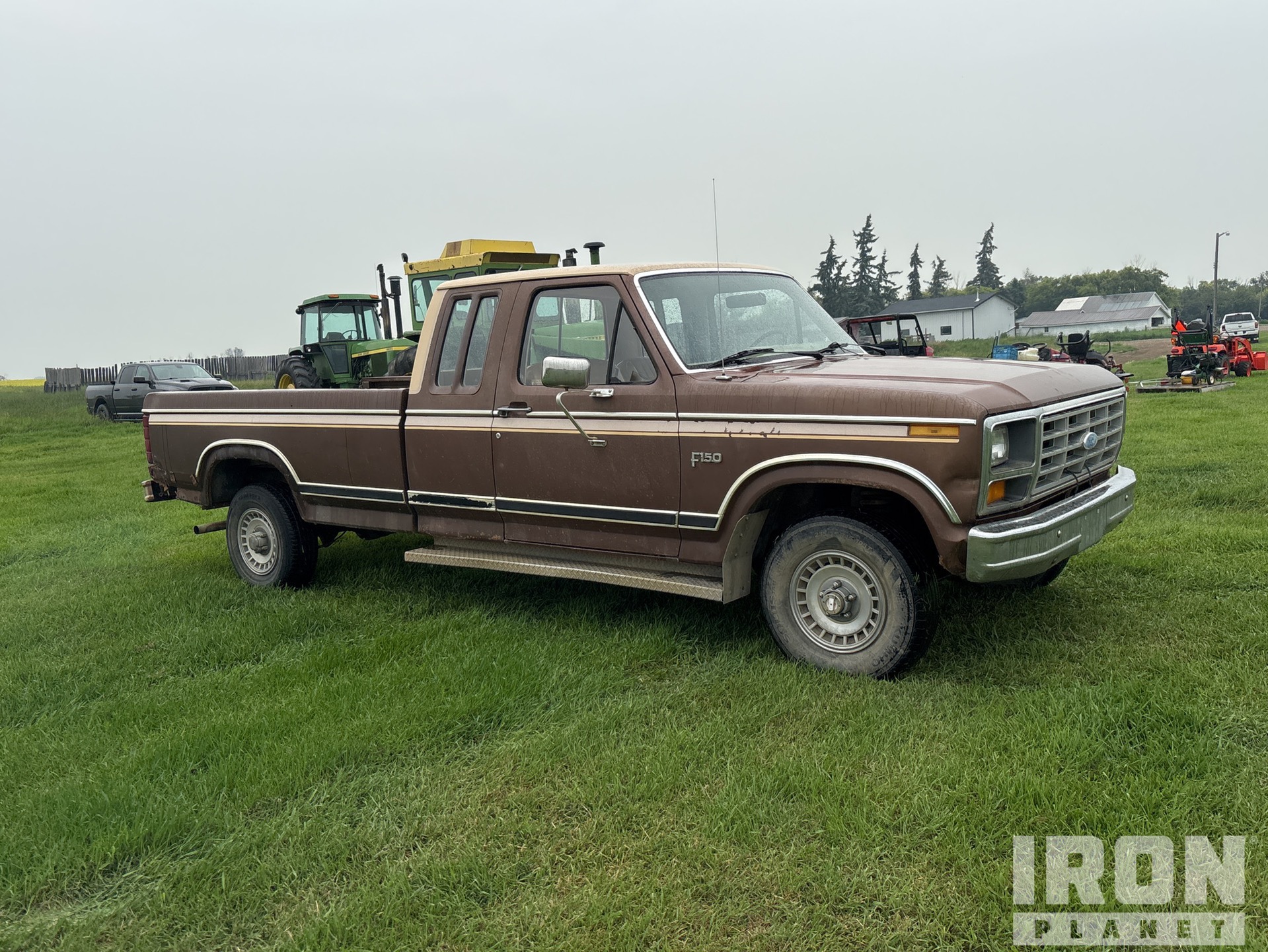 General Appearance with Picture, Right Front Corner