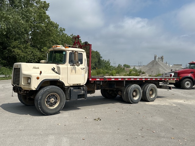 1991 Mack DM690S 6x4 Flatbed Truck