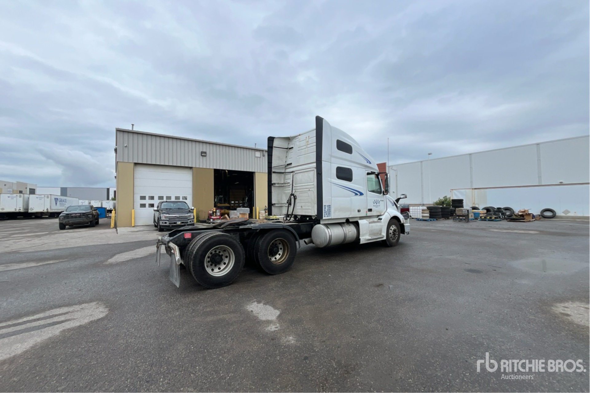 General Appearance with Picture, Right Rear Corner
