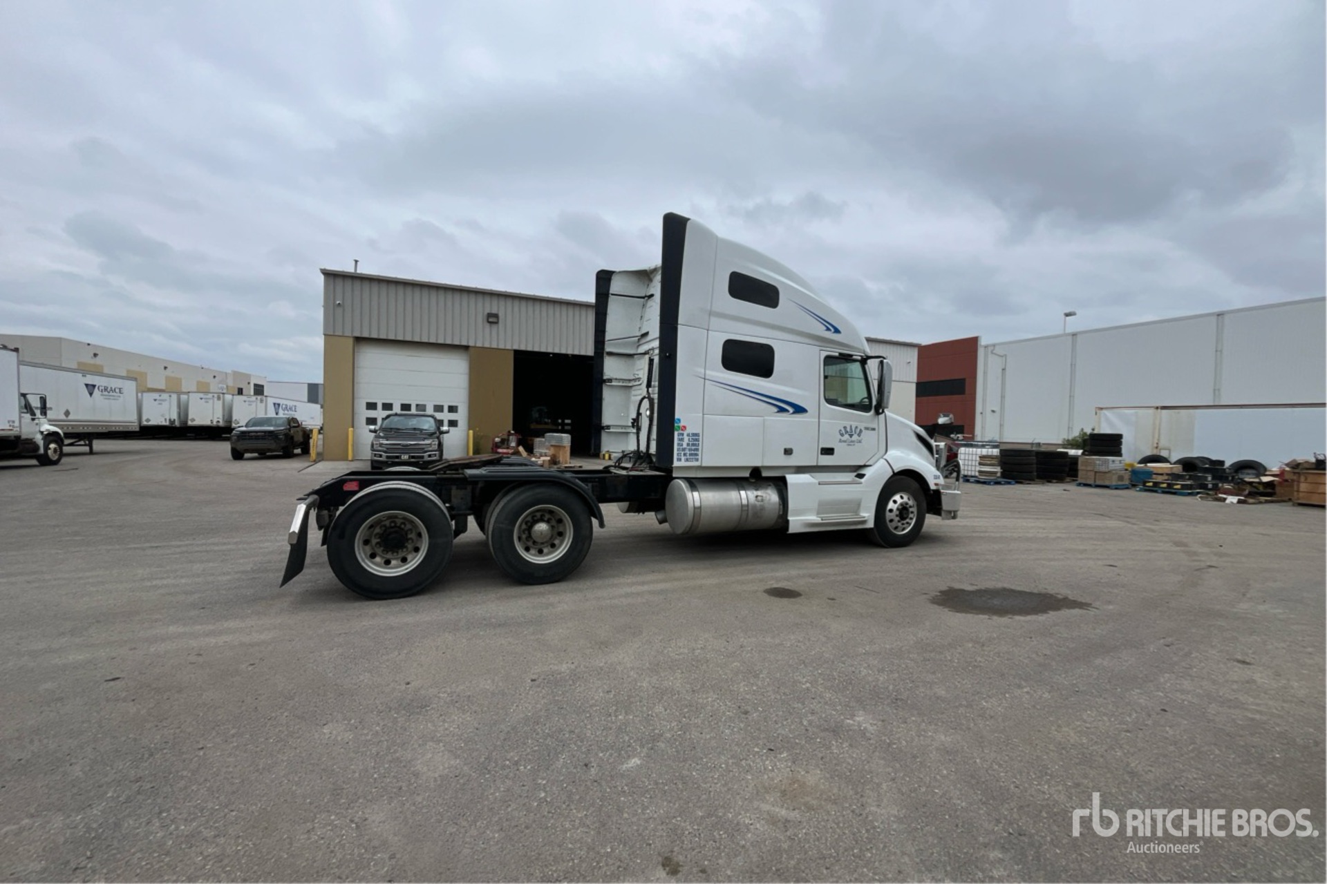 General Appearance with Picture, Right Rear Corner