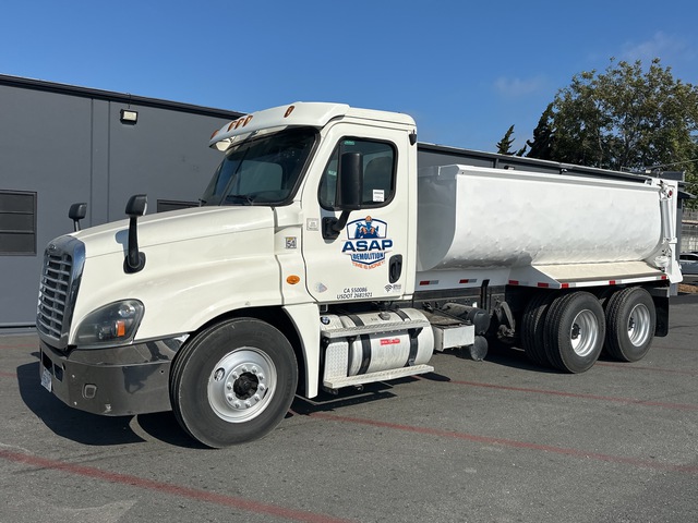 2013 Freightliner Cascadia 125 6x4 T/A Dump Truck 2013 Freightliner Cascadia 125 6x4 T/A Dump Truck