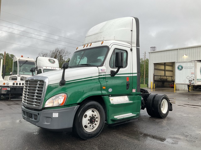 2018 Freightliner Cascadia 125 4x2 S/A Day Cab Truck Tractor 2018 Freightliner Cascadia 125 4x2 S/A Day Cab Truck Tractor