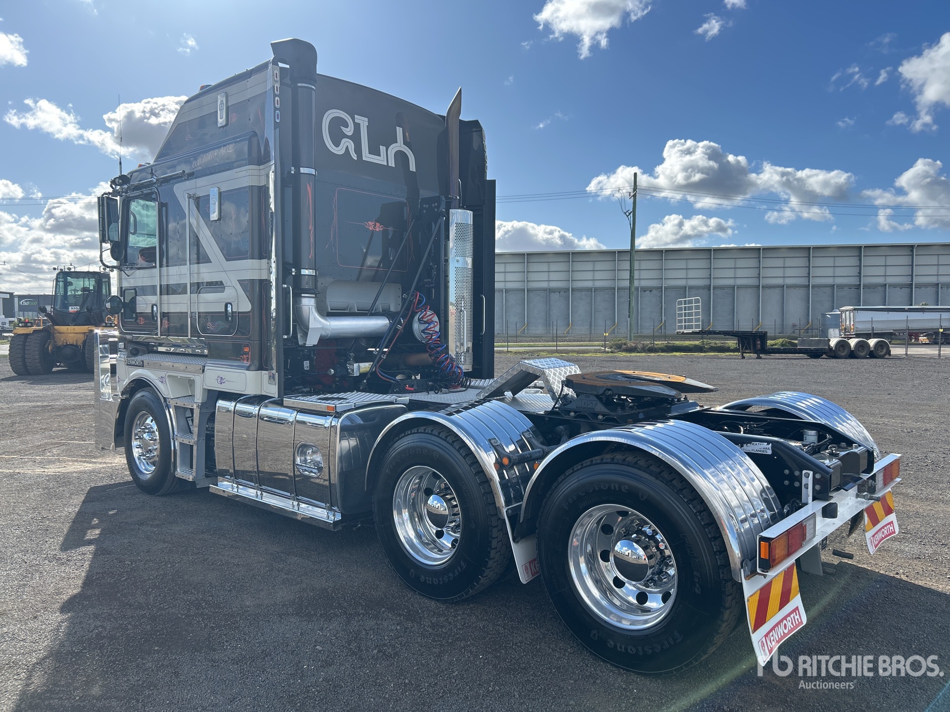 General Appearance with Picture, Right Rear Corner