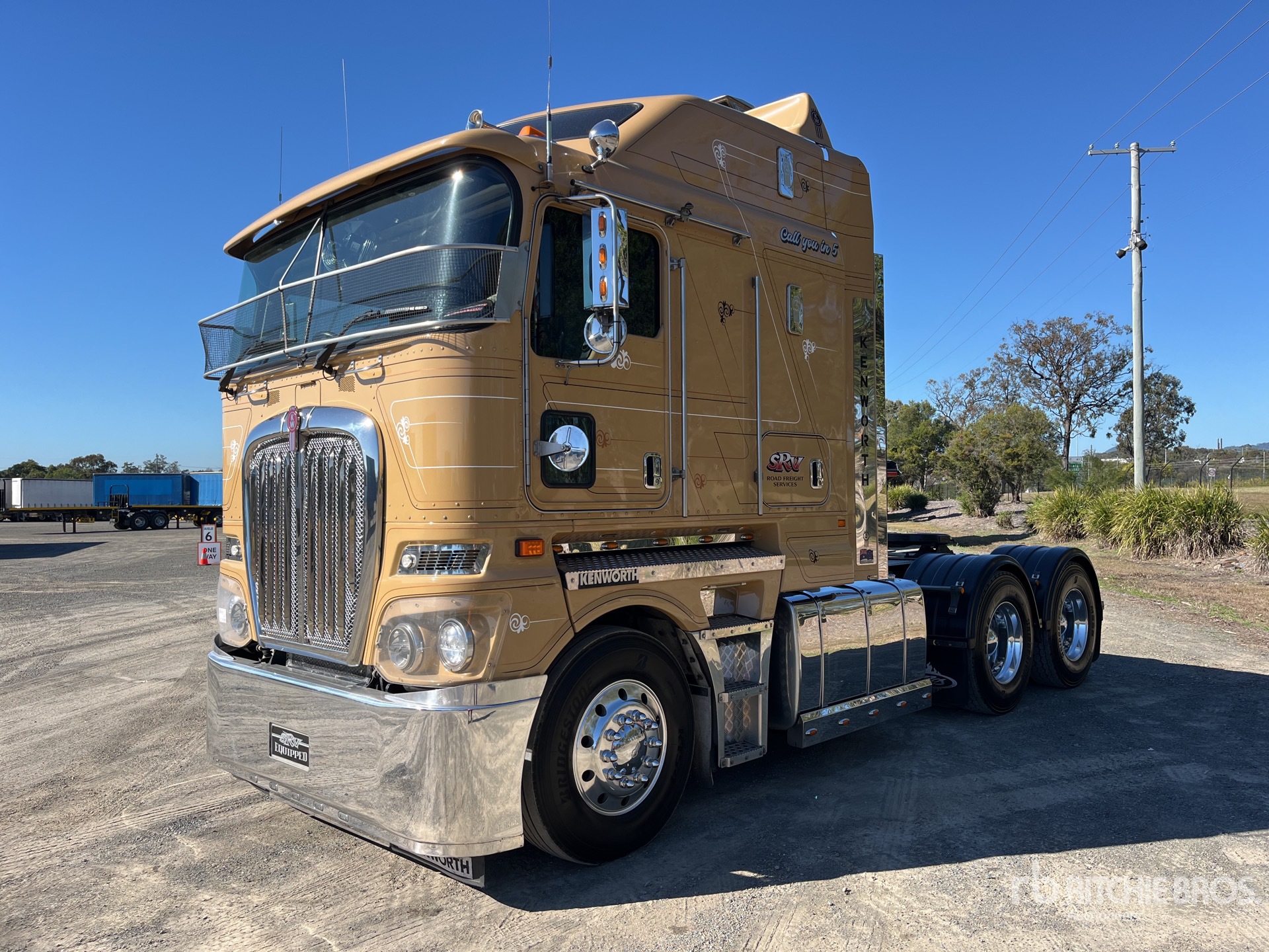 General Appearance with Picture, Right Front Corner