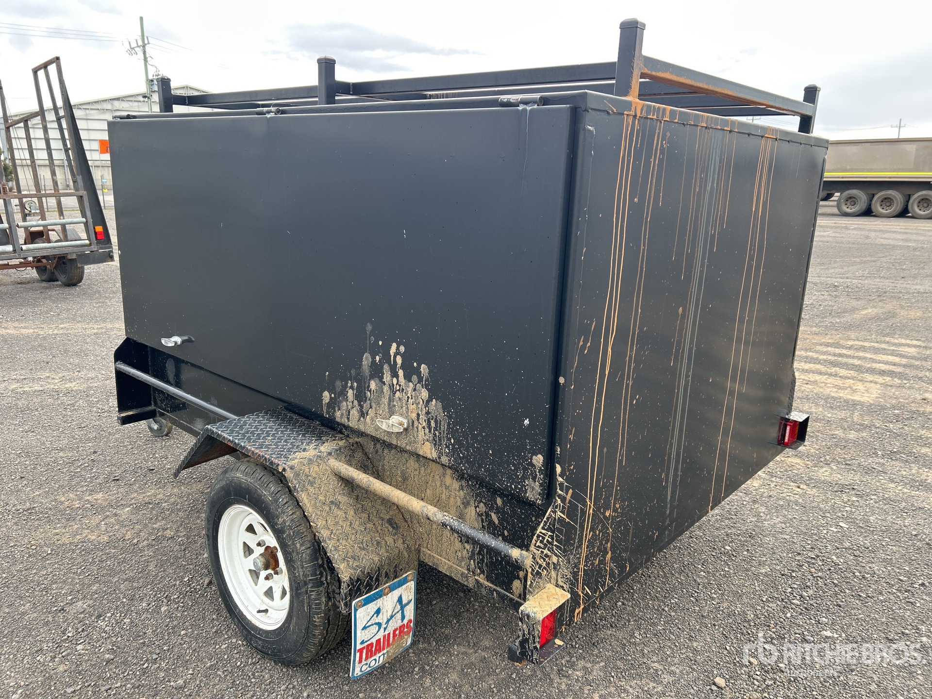 General Appearance with Picture, Right Rear Corner
