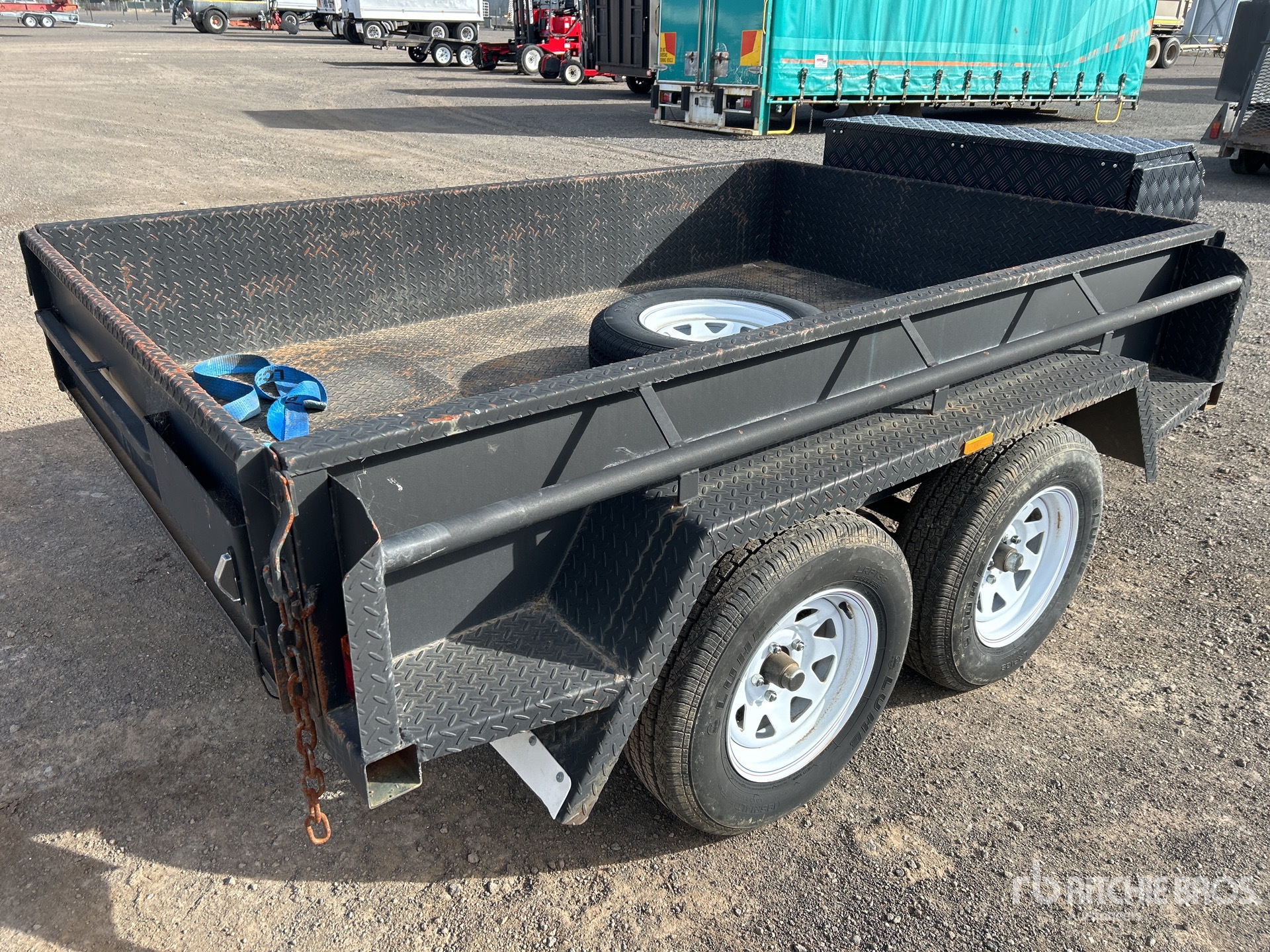 General Appearance with Picture, Left Rear Corner