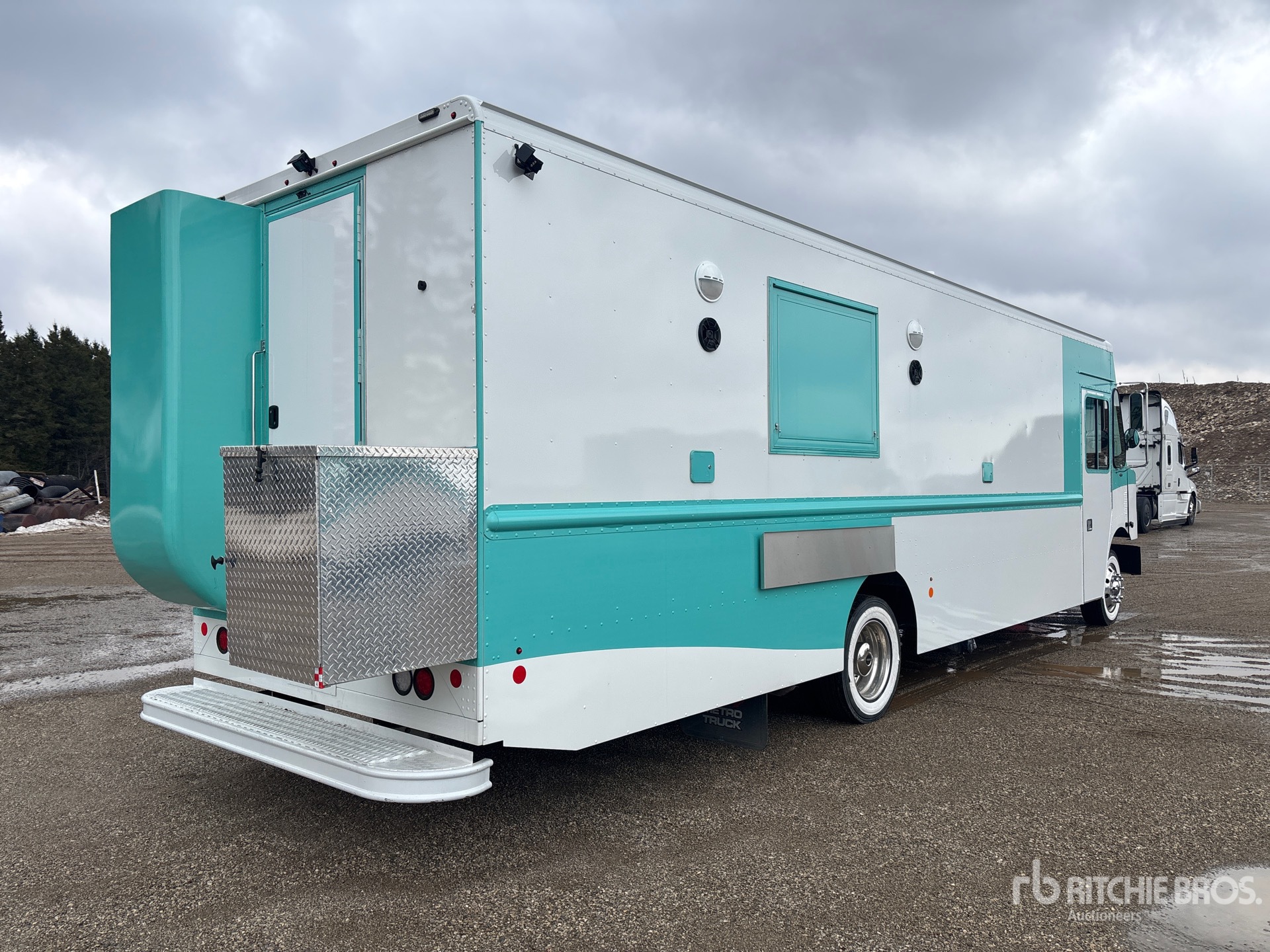 General Appearance with Picture, Right Rear Corner