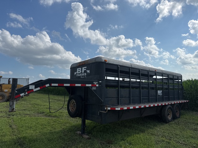 1983 WIL-RO 20 ft T/A Gooseneck Livestock Trailer